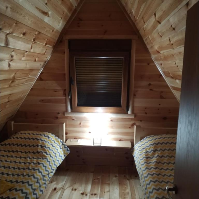 Brown cabin - Two-Bedroom Chalet - 16