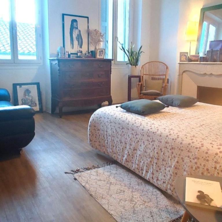 Chez l'habitant, propose Grande chambre Vieux port Marseille - Chambre Double - 2