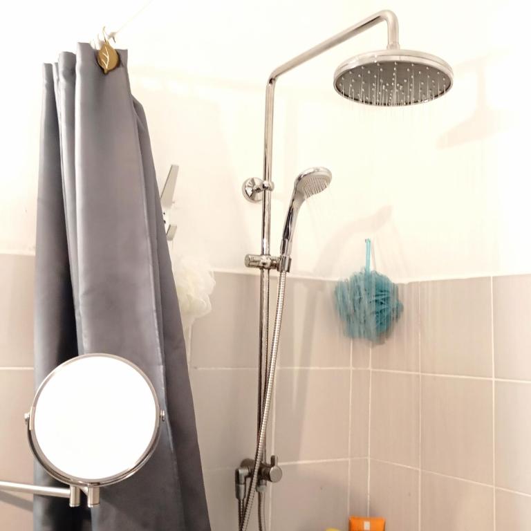 Chez l'habitant, propose Grande chambre Vieux port Marseille - Chambre Double - 17