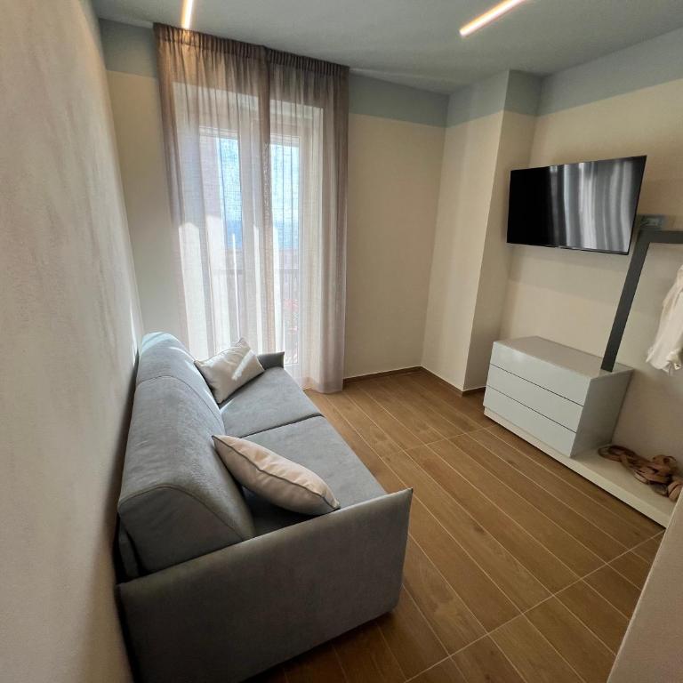 Luci Sul Mare -Boutique Rooms - Family Suite with Balcony - 7