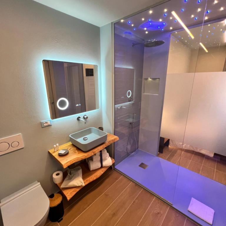 Luci Sul Mare -Boutique Rooms - Family Suite with Balcony - 6