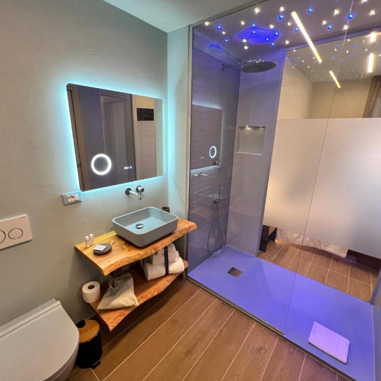 Luci Sul Mare -Boutique Rooms - Family Suite with Balcony - 8