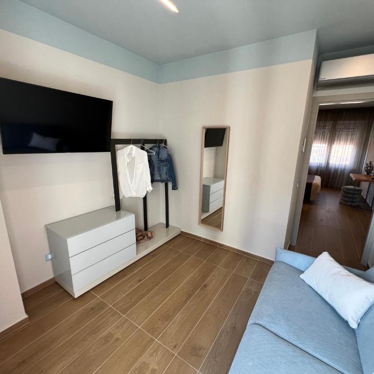 Luci Sul Mare -Boutique Rooms - Family Suite with Balcony - 11