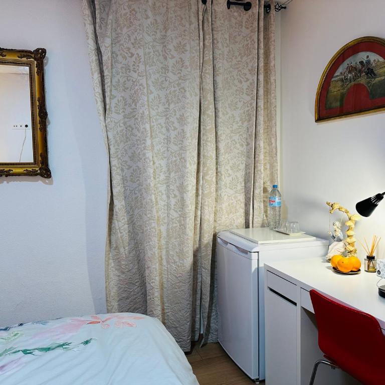 Mirador 2 del Mercado Central - habitacion con baño privado en el centro de la Ciudad Vella - Double Room with Private Bathroom - 9