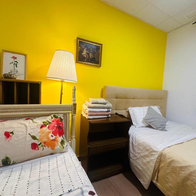 Mirador 2 del Mercado Central - habitacion con baño privado en el centro de la Ciudad Vella - Mixed Dormitory Room - 16
