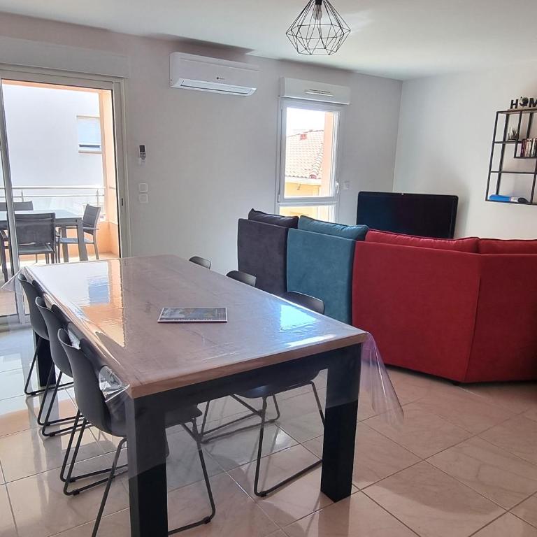Banyuls T4 climatisé avec parking à 2 pas de la plage - FR-1-309-359 - Three-Bedroom Apartment - 4