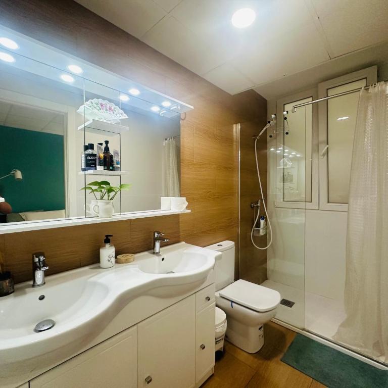 Mirador 1 del Mercado Central - habitacion con baño privado en el centro de la Ciudad Vella - One-Bedroom Apartment - 31