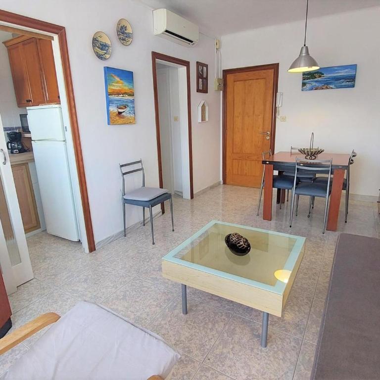 Apartamento familiar 2 hab. en primera línea de mar en Llançà, se admiten mascotas - ES-170-89 - Apartamento - 3