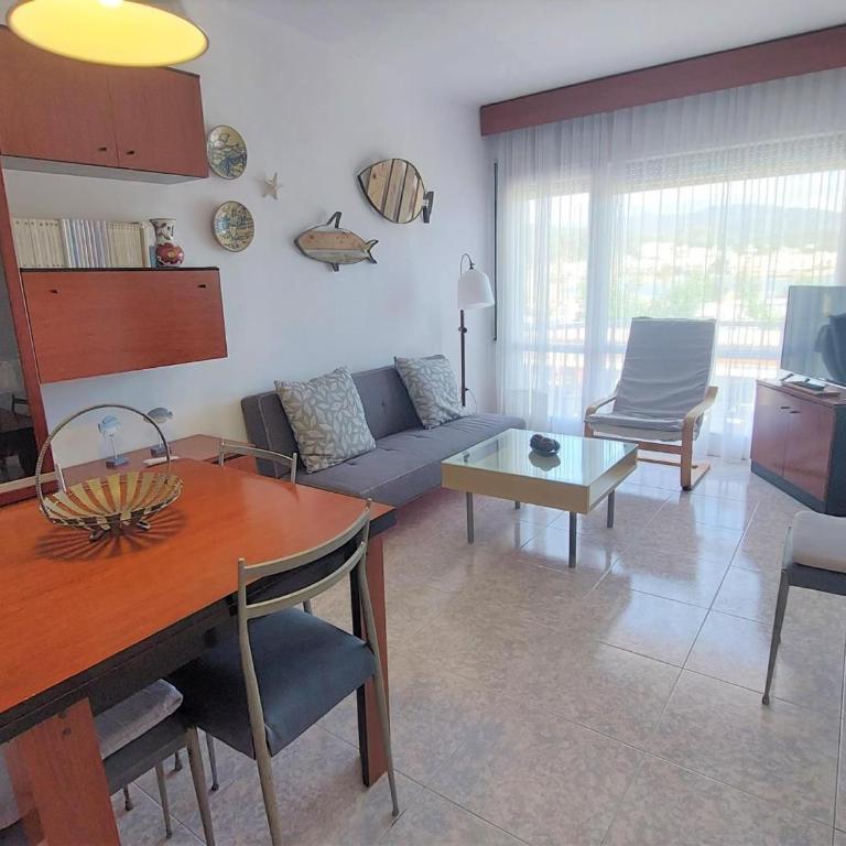 Apartamento familiar 2 hab. en primera línea de mar en Llançà, se admiten mascotas - ES-170-89 - Apartamento - 4