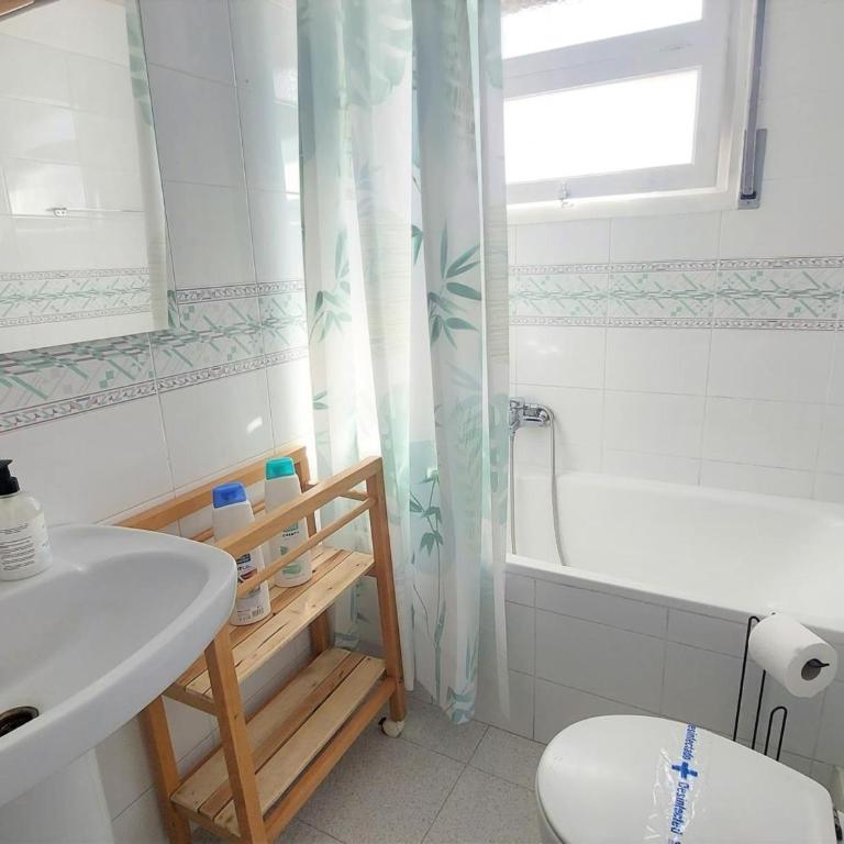 Apartamento familiar 2 hab. en primera línea de mar en Llançà, se admiten mascotas - ES-170-89 - Apartamento - 6