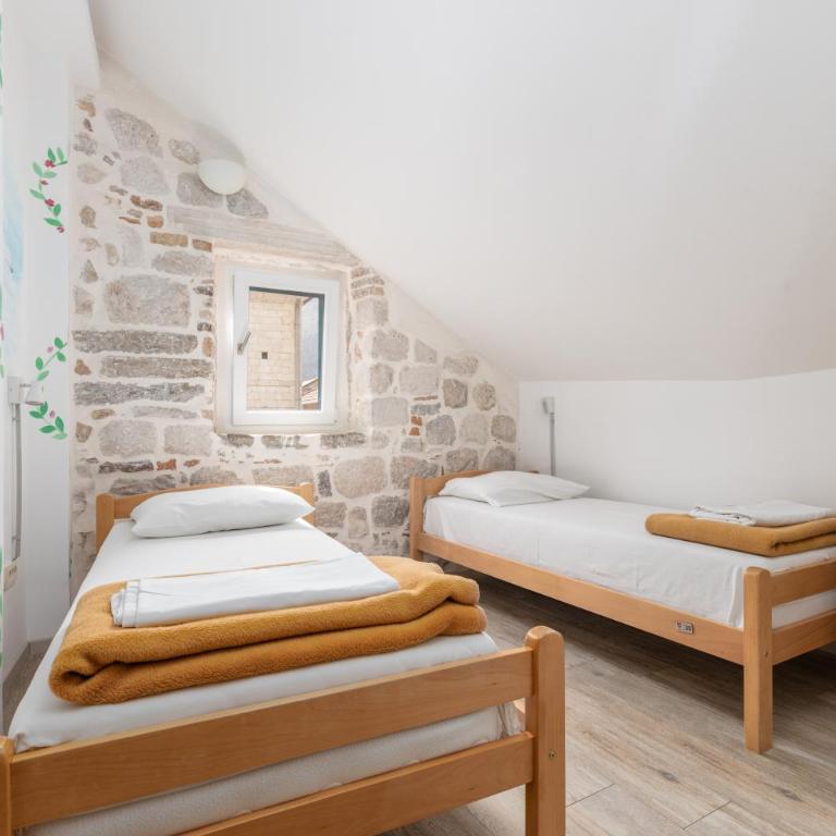 CENTRUM HOSTEL - Standard Double or Twin Room - 3
