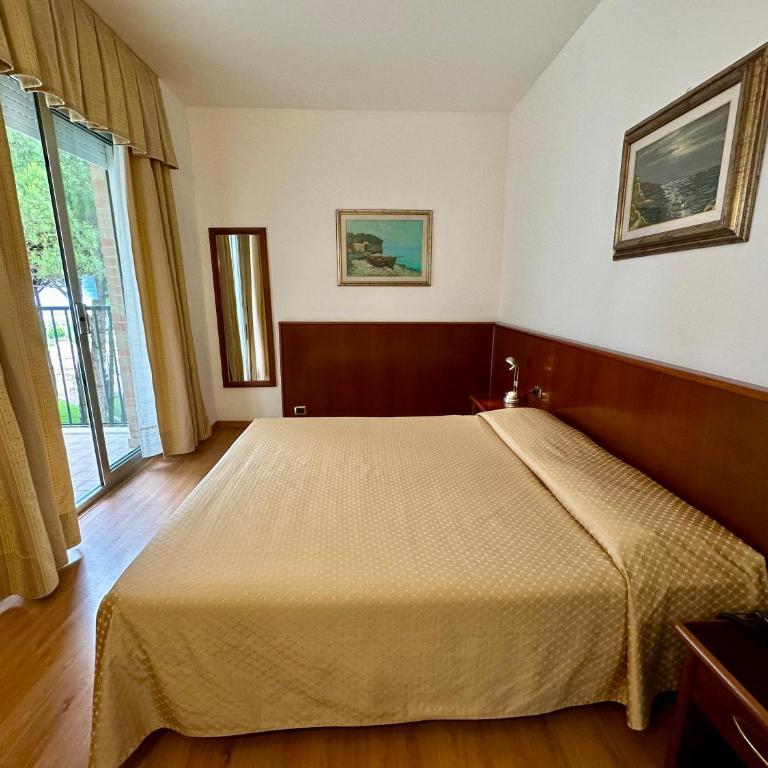 Hotel Beau Rivage Pineta - Camera Matrimoniale Economy - 3