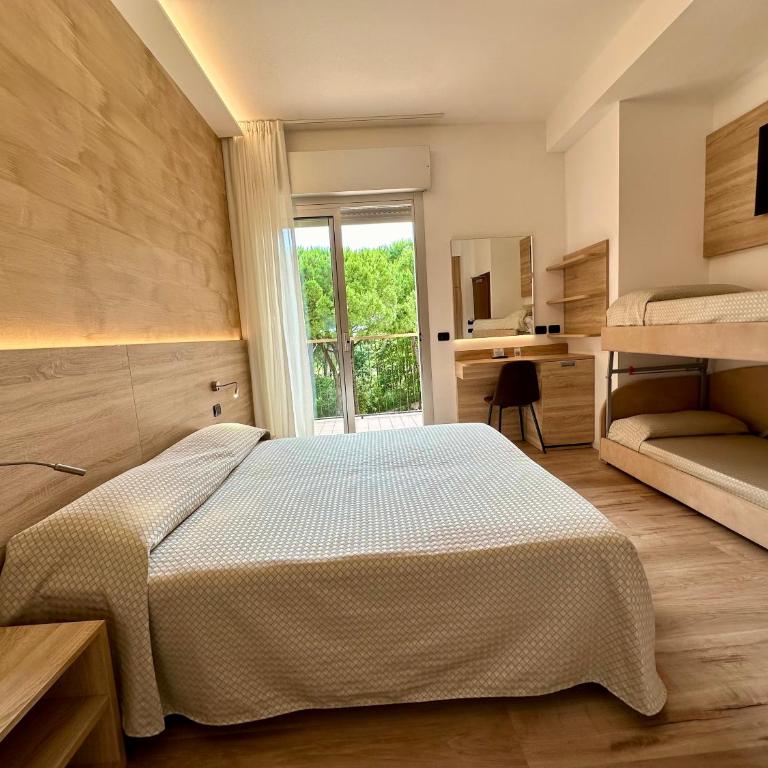 Hotel Beau Rivage Pineta - Camera Quadrupla Premium - 1