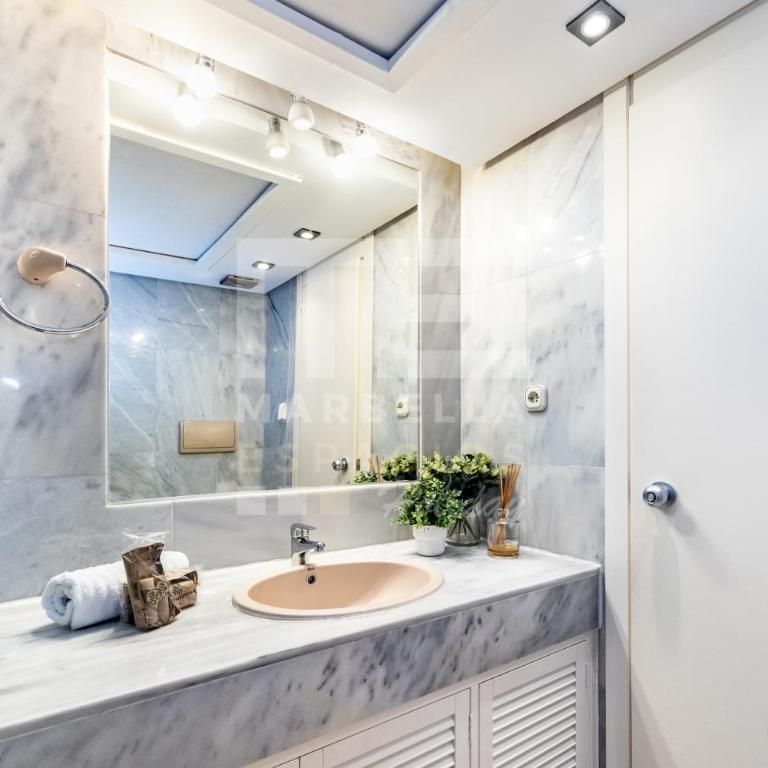 Marbella Luxury Dúplex 106 close to the beach - Two-Bedroom Apartment - 57