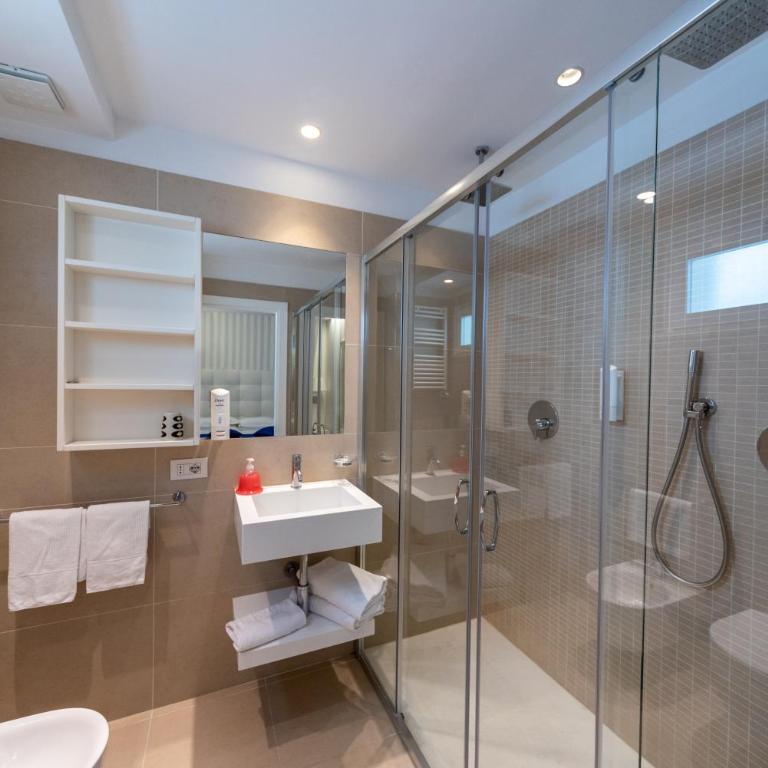 Hotel Fedora Riccione - FRONTE MARE - Superior Double Room - 3