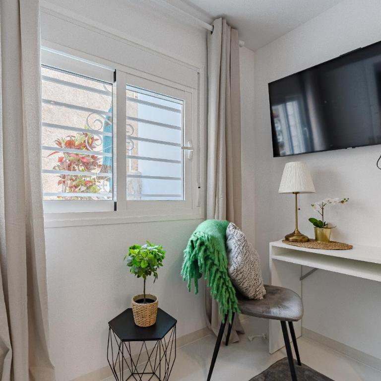 Das kleine Casa Daisy - Two-Bedroom Deluxe Apartment with Ocean View - 24