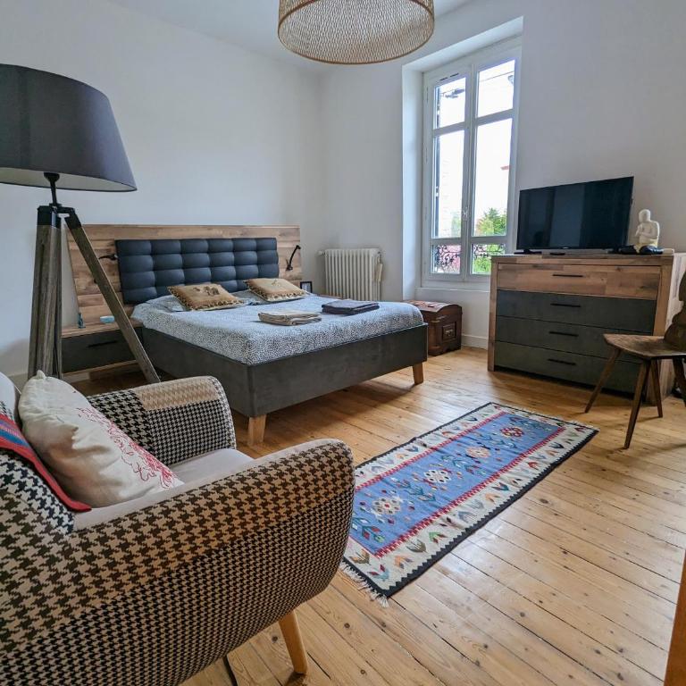 Anne et Stan - Chambres avec petit dejeuner - proche centre ville et circuit - Chambre Double Deluxe avec Douche - 1