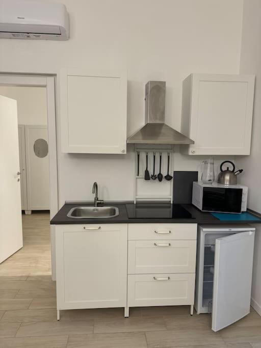 Cinque Lampadi Acquario - Appartamento con 2 Camere da Letto - 2
