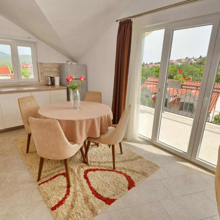 Sun Apartment - One-Bedroom Apartment - 1