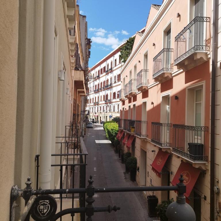 Casa Sanna Cagliari - Appartamento con 2 Camere da Letto e Balcone - 2