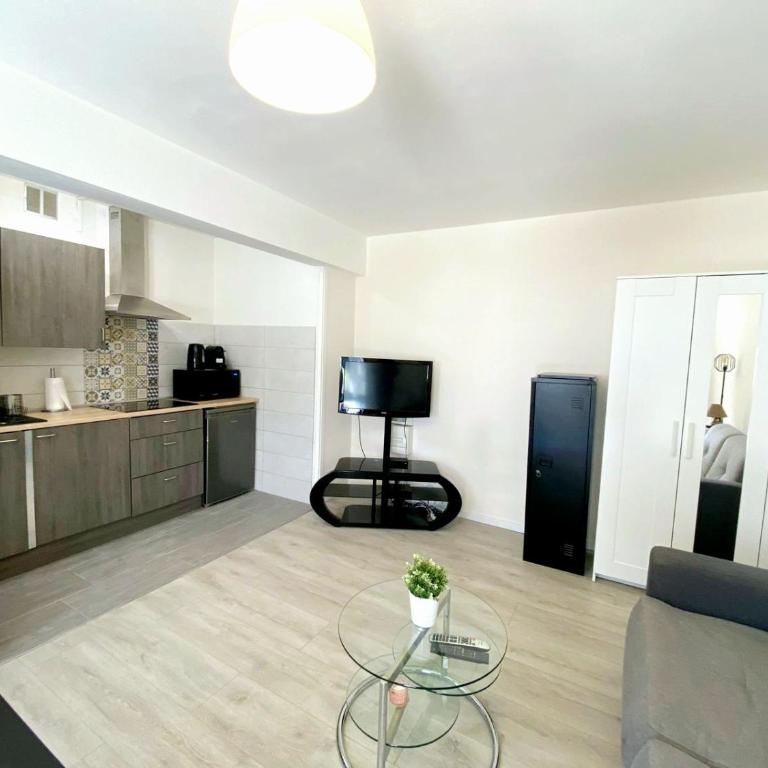 BEL AIR - Studio, Proche centre, WIFI, Climatisation - Appartement - Rez-de-Chaussée - 1