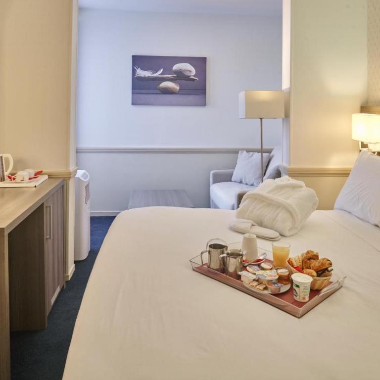 Hôtel Poussin - Chambre Triple - 5
