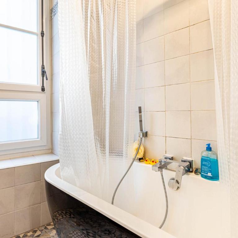 GuestReady - Bright Retreat near the Wall of Love - Appartement - 19