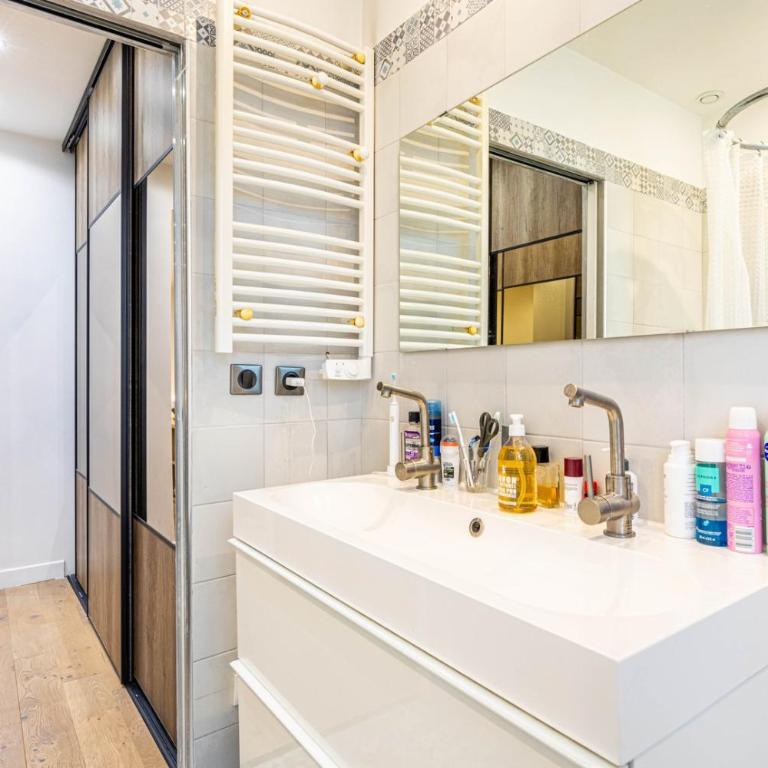 GuestReady - Bright Retreat near the Wall of Love - Appartement - 18