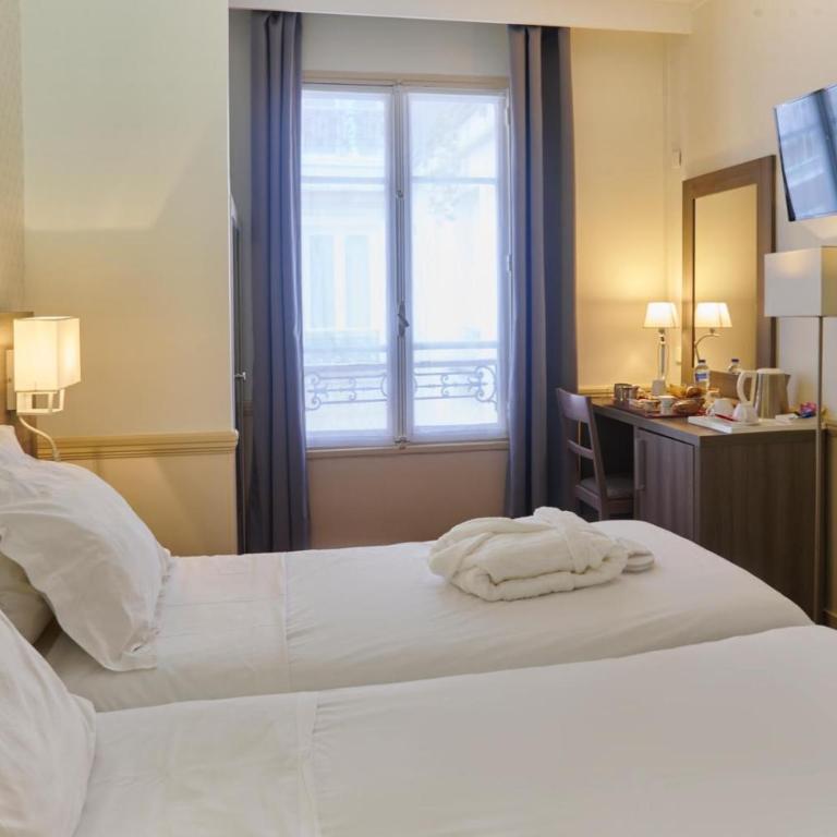Hôtel Poussin - Chambre Double ou Lits Jumeaux - 9