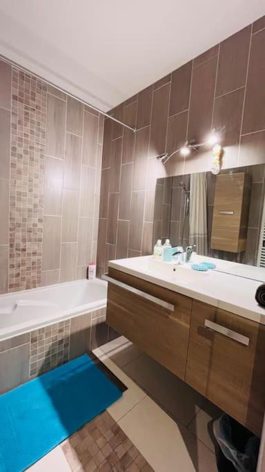 Appartement Proche centre ville avec Parking Gratuit - Apartment mit 2 Schlafzimmern - 14