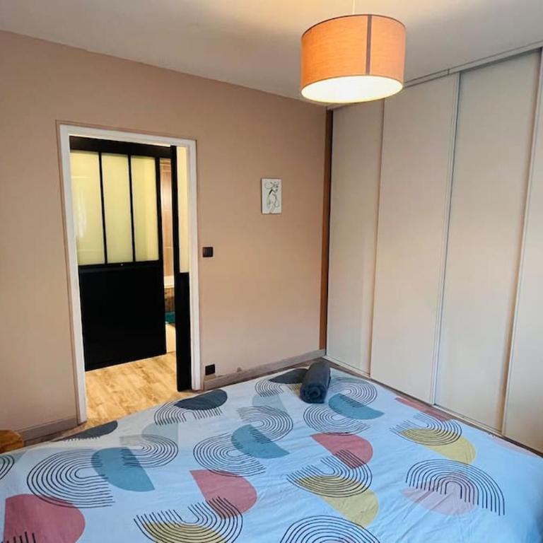 Appartement Proche centre ville avec Parking Gratuit - Apartment mit 2 Schlafzimmern - 17