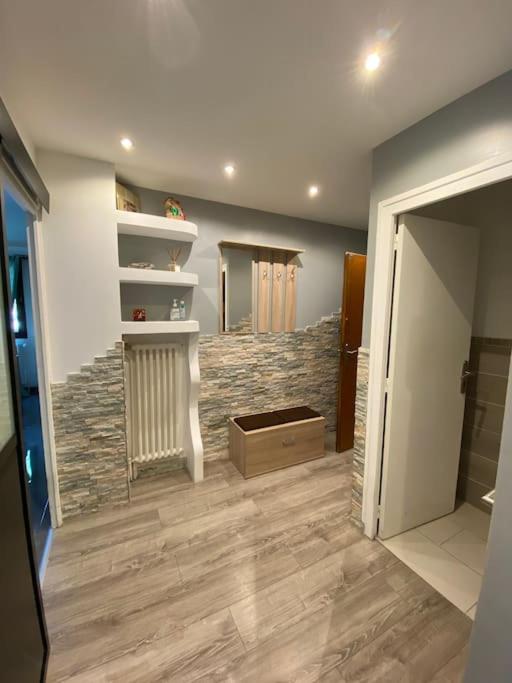 Appartement Proche centre ville avec Parking Gratuit - Apartment mit 2 Schlafzimmern - 26