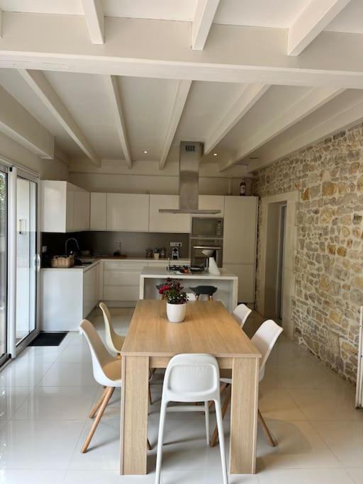Splendide maison familiale avec piscine - Maison 4 Chambres - 13