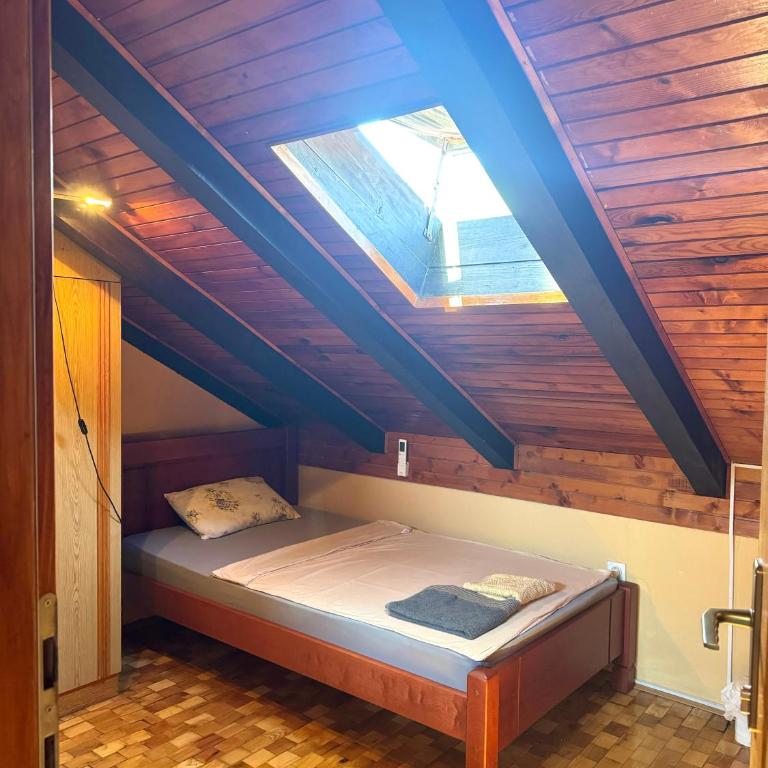KotorHostelito - Single Room with Shared Bathroom - 1