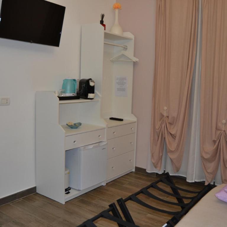 Karina's Rooms - Deluxe King Room - 31