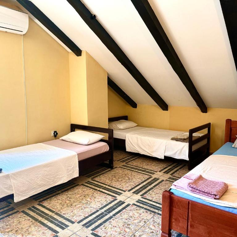 KotorHostelito - Single Bed in Mixed Dormitory Room - 1
