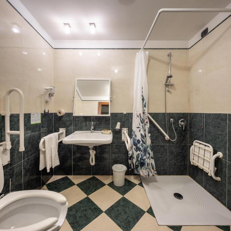 Hotel Lucrezia Borgia - Camera King con Doccia con Accesso per Sedie a Rotelle - Accesso Disabili - 8