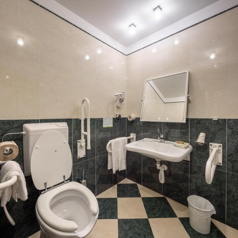 Hotel Lucrezia Borgia - Camera King con Doccia con Accesso per Sedie a Rotelle - Accesso Disabili - 9