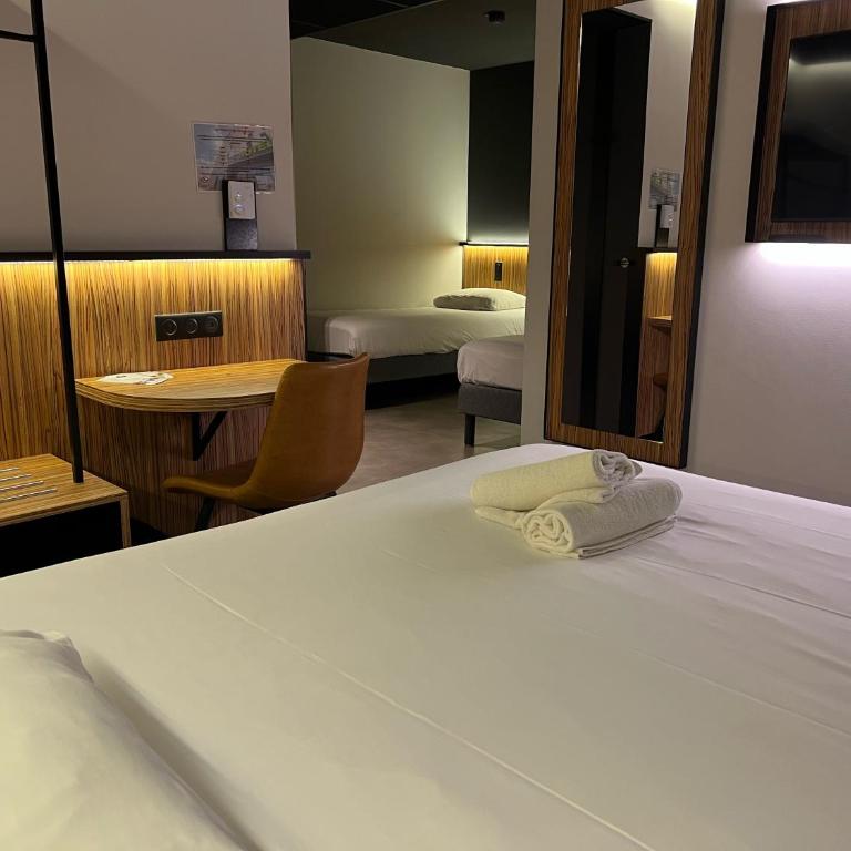 B&B HOTEL Clermont-Ferrand A71-A75 La Méridienne - Chambre Triple - Accessible aux Personnes à Mobilité Réduite - 4