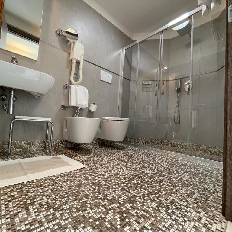 Hotel Italy - Camera Superior Matrimoniale/Doppia con Letti Singoli - 2