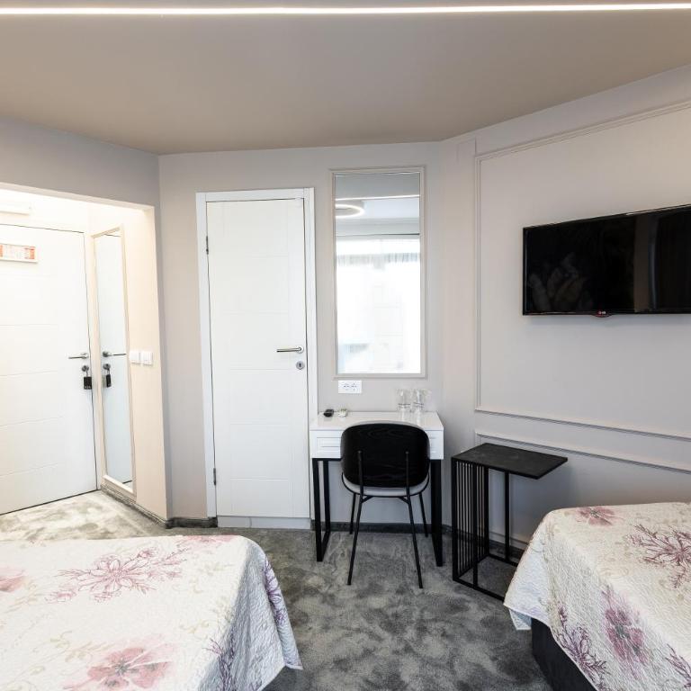 Garni Hotel Lotos - Trokrevetna Soba - 1