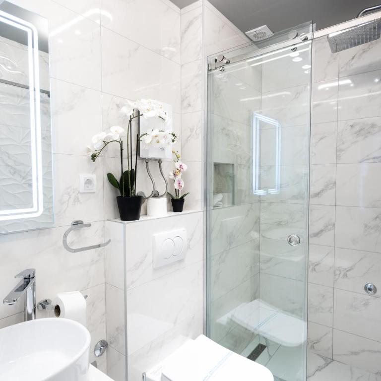 Garni Hotel Lotos - Dvokrevetna Soba sa Bračnim Krevetom/Zasebnim Krevetima - 1