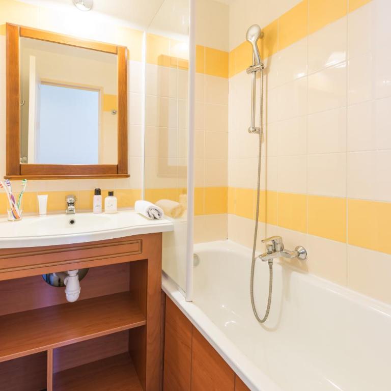 Résidence Pierre & Vacances Les Rives de l'Aure - Appartement 3 Chambres avec Balcon (8 Personnes) - 6