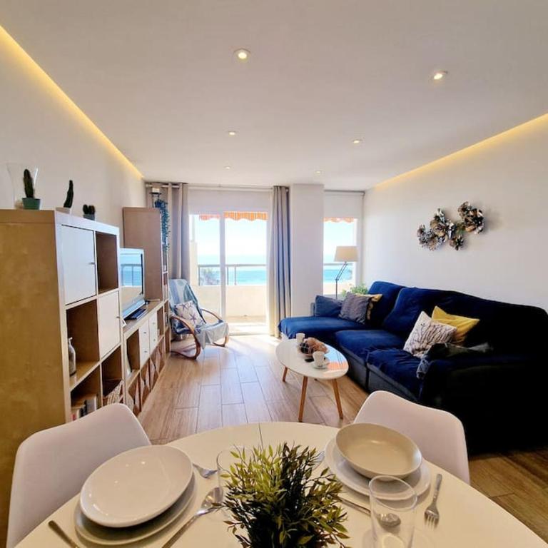 Beachfront Dream: Prime Location with Sea Views - Apartamento de 2 dormitorios - 46