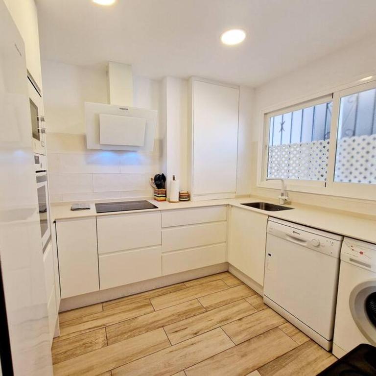 Beachfront Dream: Prime Location with Sea Views - Apartamento de 2 dormitorios - 45