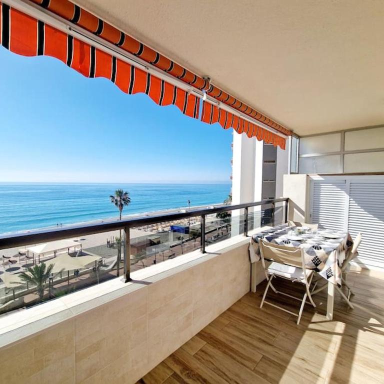 Beachfront Dream: Prime Location with Sea Views - Apartamento de 2 dormitorios - 43