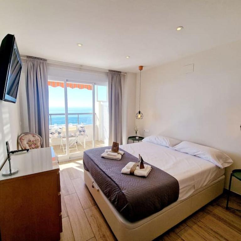 Beachfront Dream: Prime Location with Sea Views - Apartamento de 2 dormitorios - 40