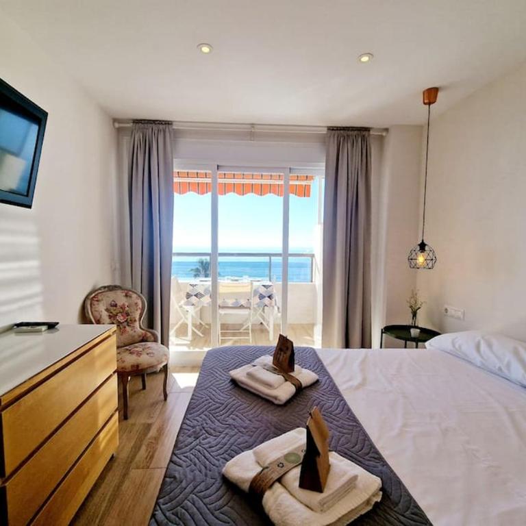 Beachfront Dream: Prime Location with Sea Views - Apartamento de 2 dormitorios - 20