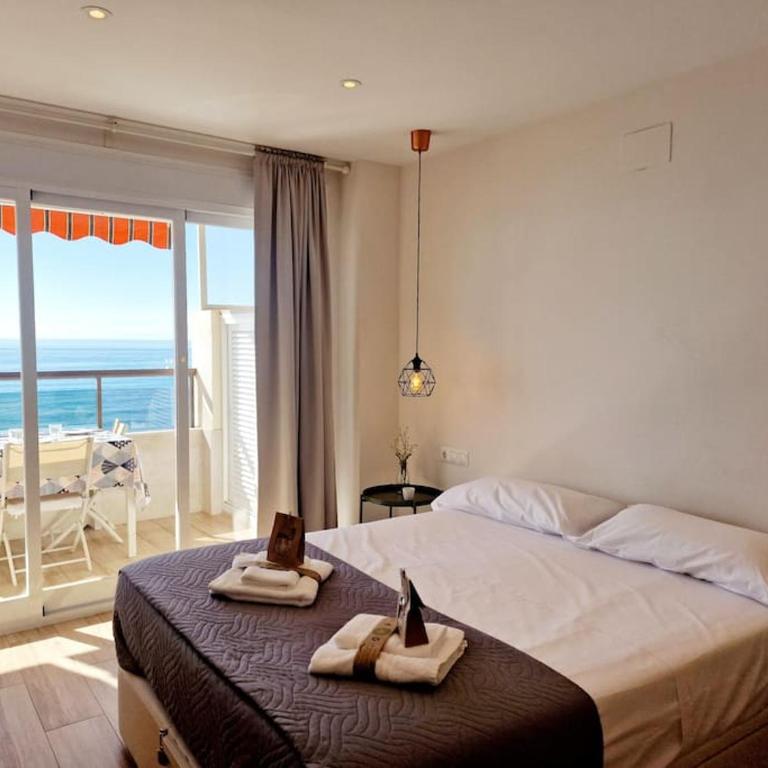 Beachfront Dream: Prime Location with Sea Views - Apartamento de 2 dormitorios - 6