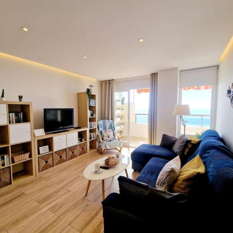 Beachfront Dream: Prime Location with Sea Views - Apartamento de 2 dormitorios - 2